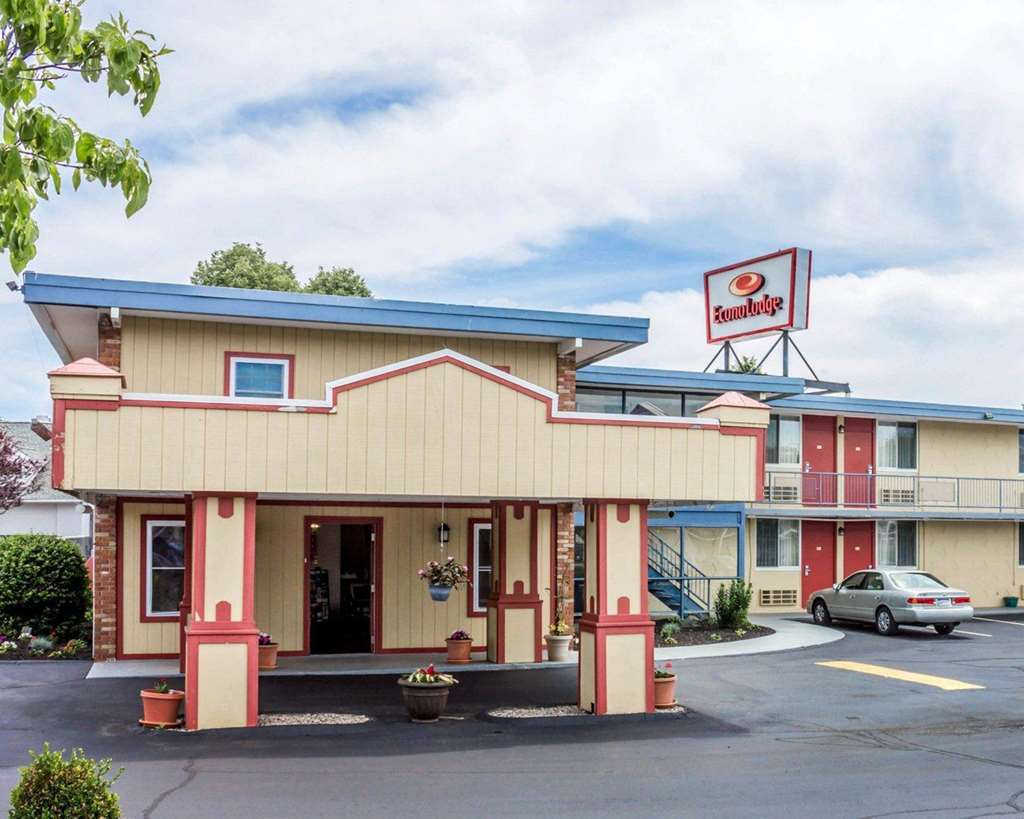 Rodeway Inn Mystic Exterior foto